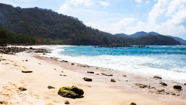 Wisata Pantai Papuma Eksotis